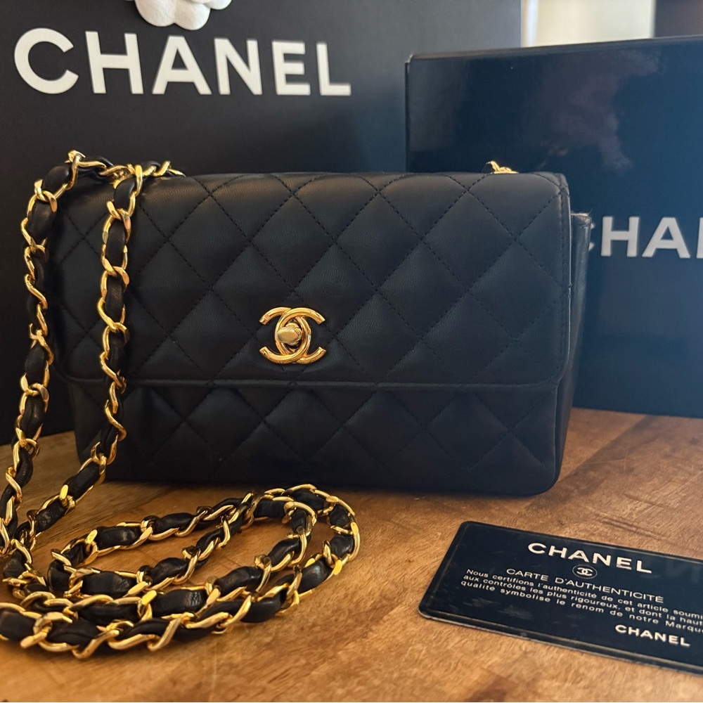 Chanel Black Quilted Leather Shoulder Bag with Gold Chain